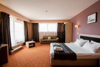 Отель Hotel Oxford Inns&Suites Тимишоара Представительский люкс с террасой-5