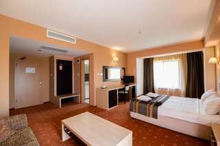 Отель Hotel Oxford Inns&Suites Тимишоара Двухместный номер бизнес-класса с 2 отдельными кроватями и балконом-6